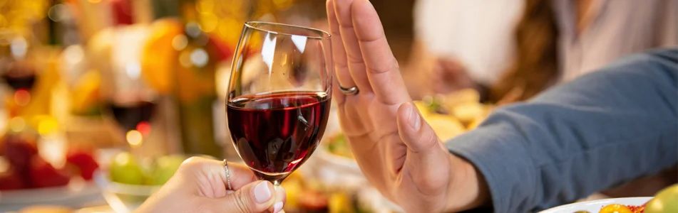 Алкоголь после лечения: допустимы ли редкие употребления